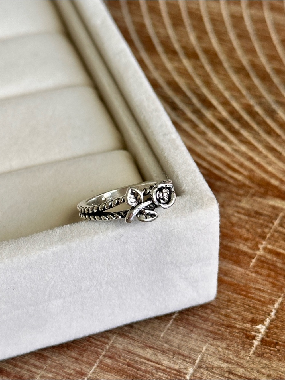 Vintage Silver Rose Twist Ring - Picture 5 of 6